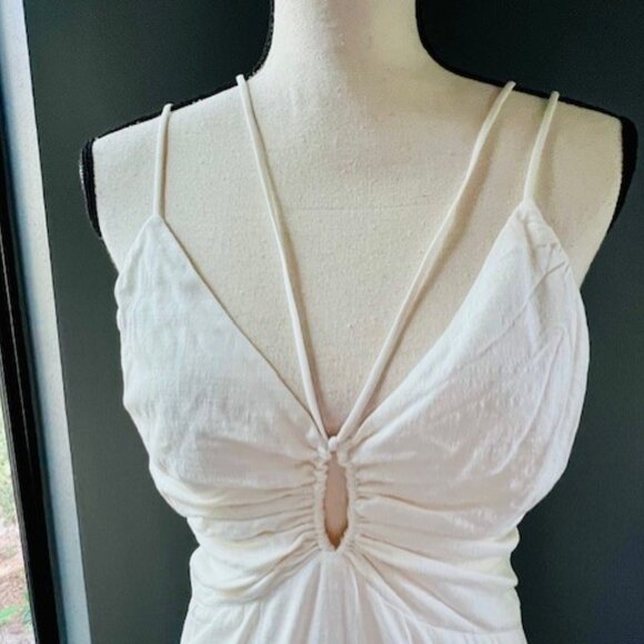 NWT H&M Cream V neck Keyhole Dress Size Medium - Picture 3 of 9